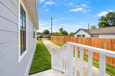 874 Green Meadow Lane, Houston, TX 77091 - Photo 9
