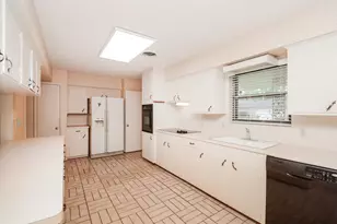 10162 Eddystone Dr, Houston, TX 77043 - Photo 9