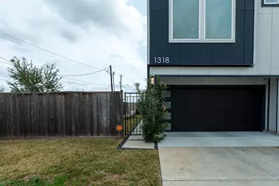 1318 Reinerman Street, Houston, TX 77007 - Photo 1