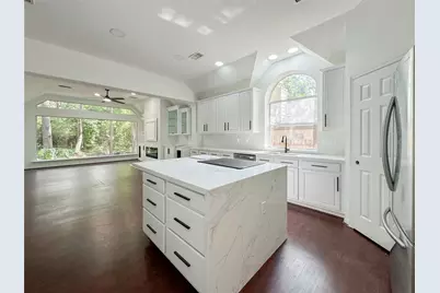 93 N Acacia Park Circle, The Woodlands, TX 77382 - Photo 11