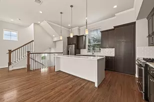 1040 W 26th St, Houston, TX 77008 - Photo 9
