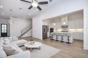 949 Dunleigh Meadows Ln, Houston, TX 77055 - Photo 3