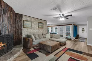 15714 Rill Ln, Houston, TX 77062 - Photo 5