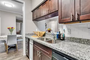 702 Bering Dr, Houston, TX 77057 - Photo 7