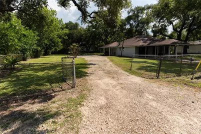 417 Hardy Street, Clute, TX 77531 - Photo 25