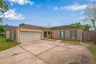 13731 Greenway Dr, Sugar Land, TX 77498 - Photo 1