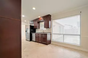 13731 Greenway Dr, Sugar Land, TX 77498 - Photo 17