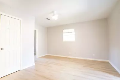 1007 Sycamore St, Brenham, TX 77833 - Photo 9