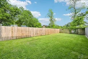 210 Garrotsville St, Houston, TX 77022 - Photo 31