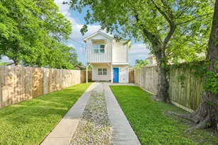 210 Garrotsville St, Houston, TX 77022 - Photo 7