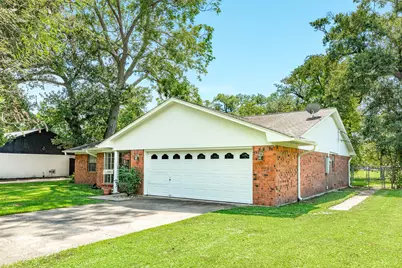 232 Wayne Dr, Clute, TX 77531 - Photo 3