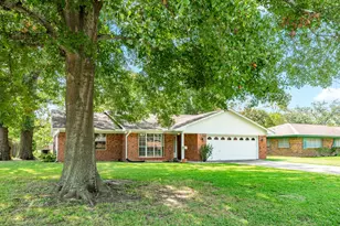 232 Wayne Dr, Clute, TX 77531 - Photo 1