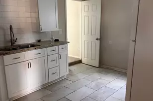 5623 Barremore St, Houston, TX 77023 - Photo 5