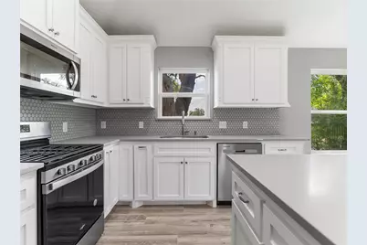 375 Horse Shoe Trail, Angleton, TX 77515 - Photo 19