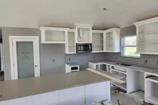 375 Horse Shoe Trail, Angleton, TX 77515 - Photo 9