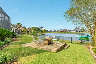 203 Arrowhead Dr, Lake Jackson, TX 77566 - Photo 11