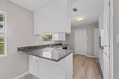 2013 17th Avenue N, Texas City, TX 77590 - Photo 9