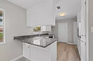 2013 17th Ave N, Texas City, TX 77590 - Photo 9