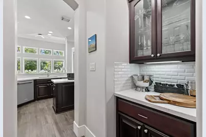 110 S Veilwood Circle, The Woodlands, TX 77382 - Photo 9