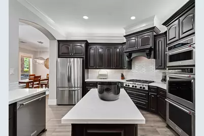 110 S Veilwood Circle, The Woodlands, TX 77382 - Photo 15
