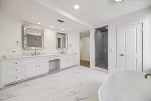 152 Sugar Berry Cir, Houston, TX 77024 - Photo 11