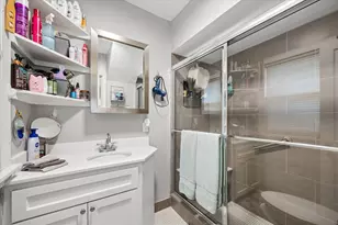 1657 Bonnie Brae St, Houston, TX 77006 - Photo 11