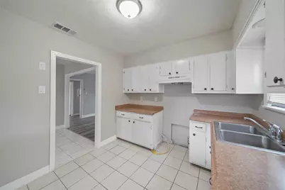 6 E Cleveland Street, Baytown, TX 77520 - Photo 3
