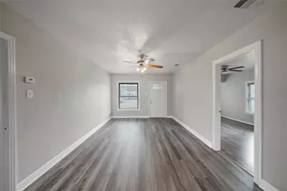 6 E Cleveland Street, Baytown, TX 77520 - Photo 9