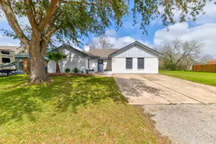 2302 38th Ave N, Texas City, TX 77590 - Photo 1