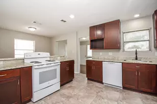 6223 Wayland St, Houston, TX 77021 - Photo 9