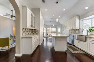 3223 Richland Dr, Sugar Land, TX 77478 - Photo 9