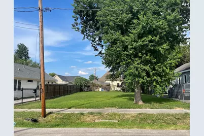2114 Chestnut Street, Houston, TX 77009 - Photo 1