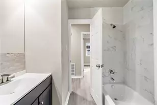 11106 Huggins Dr, Houston, TX 77035 - Photo 23