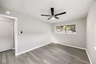 11106 Huggins Dr, Houston, TX 77035 - Photo 27