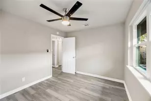 11106 Huggins Dr, Houston, TX 77035 - Photo 21