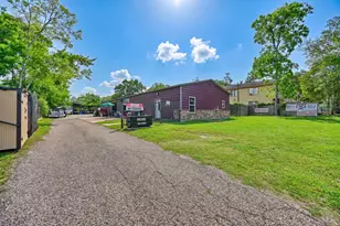 518 Columbus Rd, Sealy, TX 77474 - Photo 5