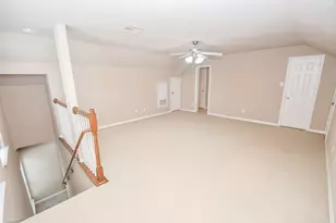 3202 Holly Meadow Dr, Houston, TX 77042 - Photo 9