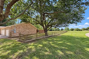 407 Branding Iron Cir, Angleton, TX 77515 - Photo 23