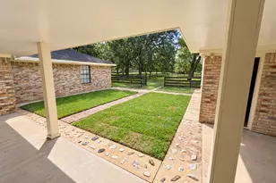 407 Branding Iron Cir, Angleton, TX 77515 - Photo 9