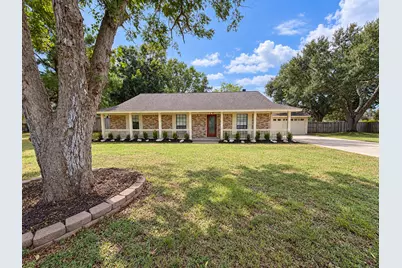 407 Branding Iron Circle, Angleton, TX 77515 - Photo 15