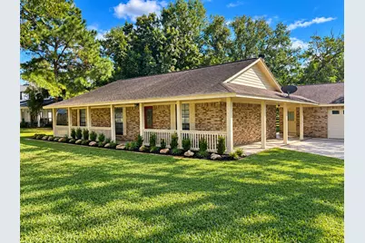 407 Branding Iron Circle, Angleton, TX 77515 - Photo 1