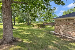 407 Branding Iron Cir, Angleton, TX 77515 - Photo 13
