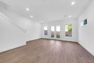 7825 Colonial Ln, Houston, TX 77051 - Photo 7