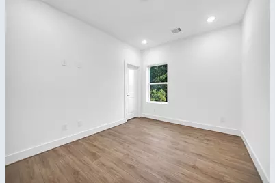 7825 Colonial Lane, Houston, TX 77051 - Photo 15