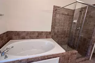 2710 Hullsmith Dr, Houston, TX 77063 - Photo 23