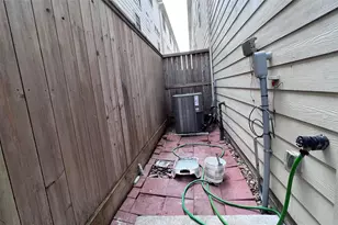 2710 Hullsmith Dr, Houston, TX 77063 - Photo 29