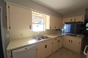 1045 Vine Dr, Angleton, TX 77515 - Photo 21