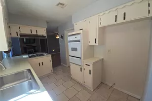 1045 Vine Dr, Angleton, TX 77515 - Photo 23