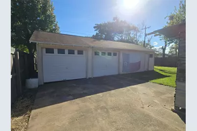 1045 Vine Drive, Angleton, TX 77515 - Photo 5