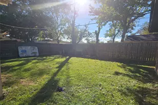 1045 Vine Dr, Angleton, TX 77515 - Photo 9